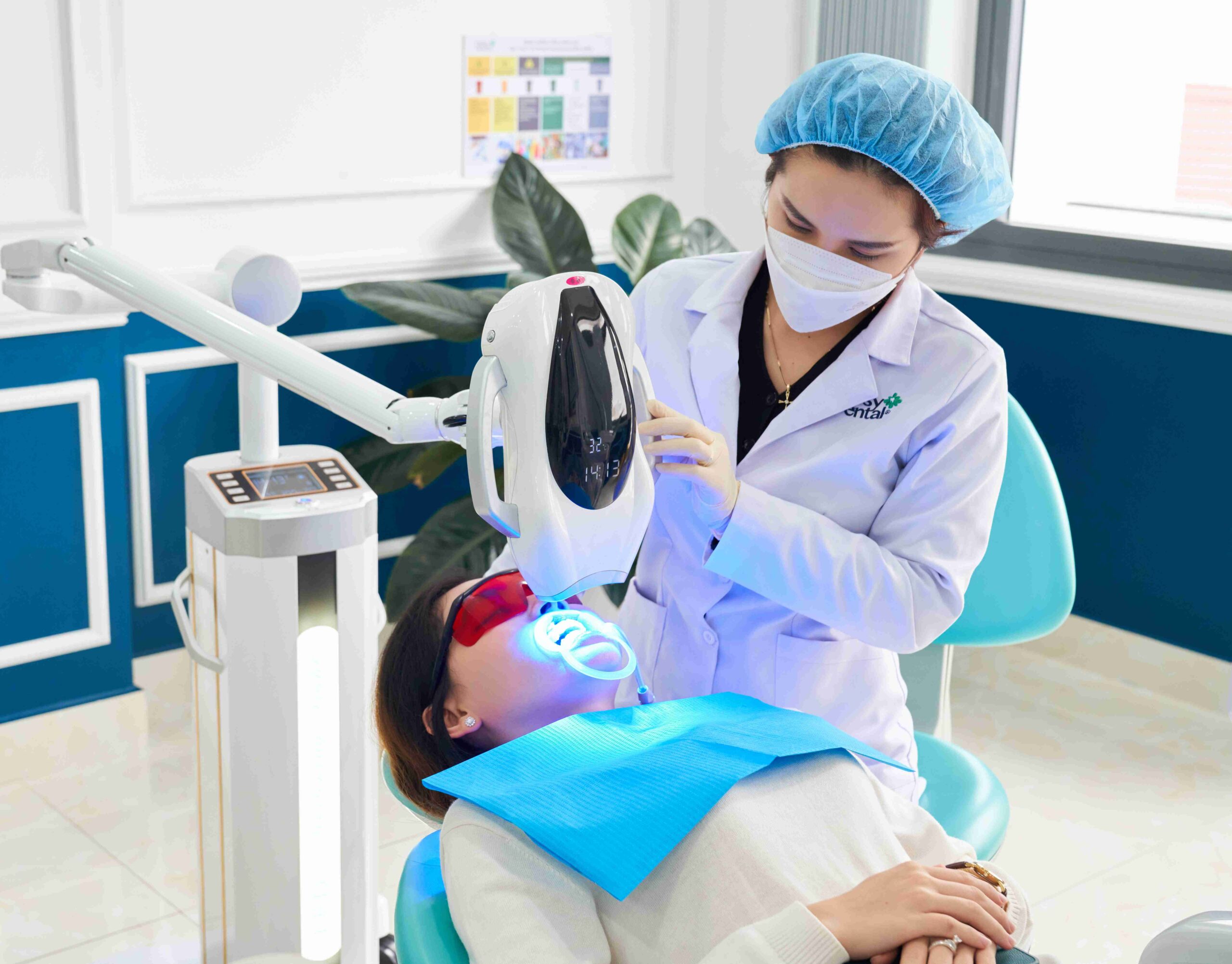 Công nghệ tẩy trắng răng Cold Light Laser đang được ứng dụng tại Nha khoa Quốc tế DAISY